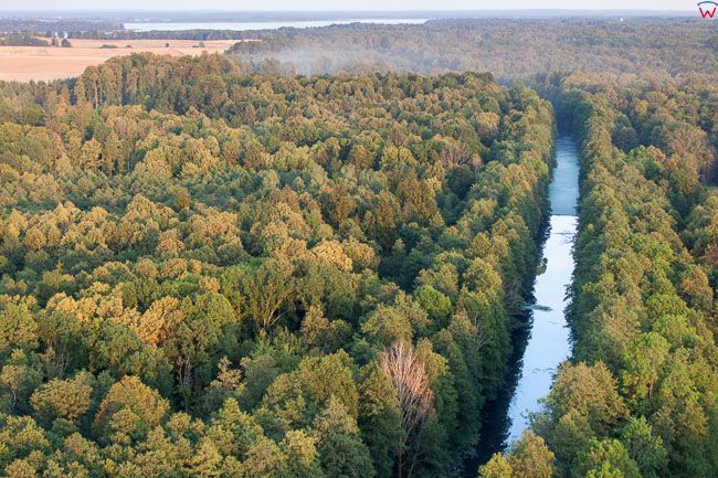 Kanal Mazurski na odcinku laczacym jezioro Rydzowka i Mamry. EU, PL, Warm-Maz. Lotnicze.